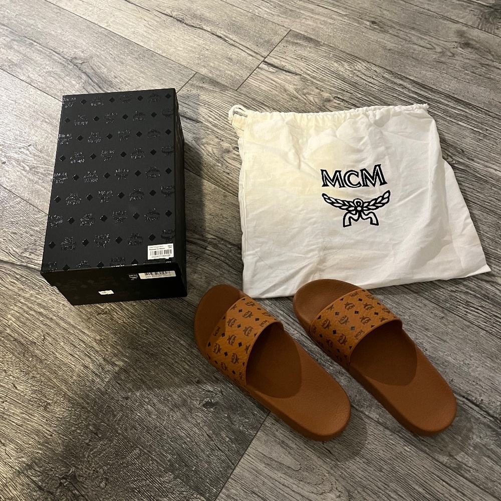 MCM WOMANS SLIDES SZ 8